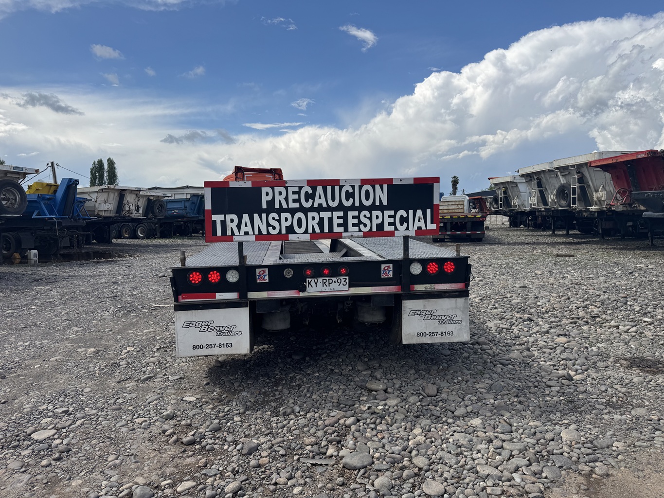 Semirremolque cama baja Eager Beaver 2020 3 Ejes cap 50 ton # Ref KP93 Buin