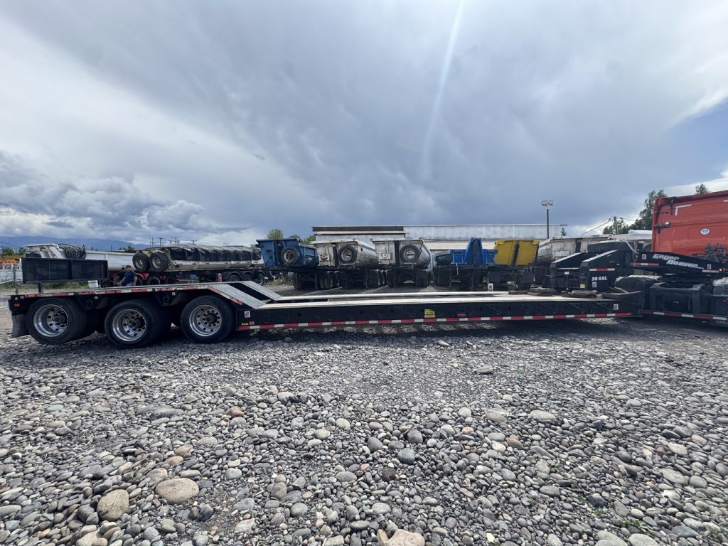 Semirremolque cama baja Eager Beaver 2020 3 Ejes cap 50 ton # Ref KP93 Buin - Imagen 6