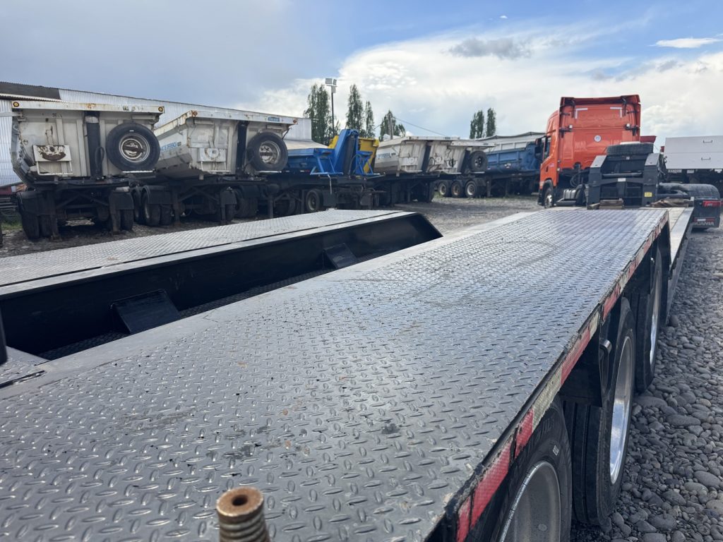 Semirremolque cama baja Eager Beaver 2020 3 Ejes cap 50 ton # Ref KP93 Buin - Imagen 2